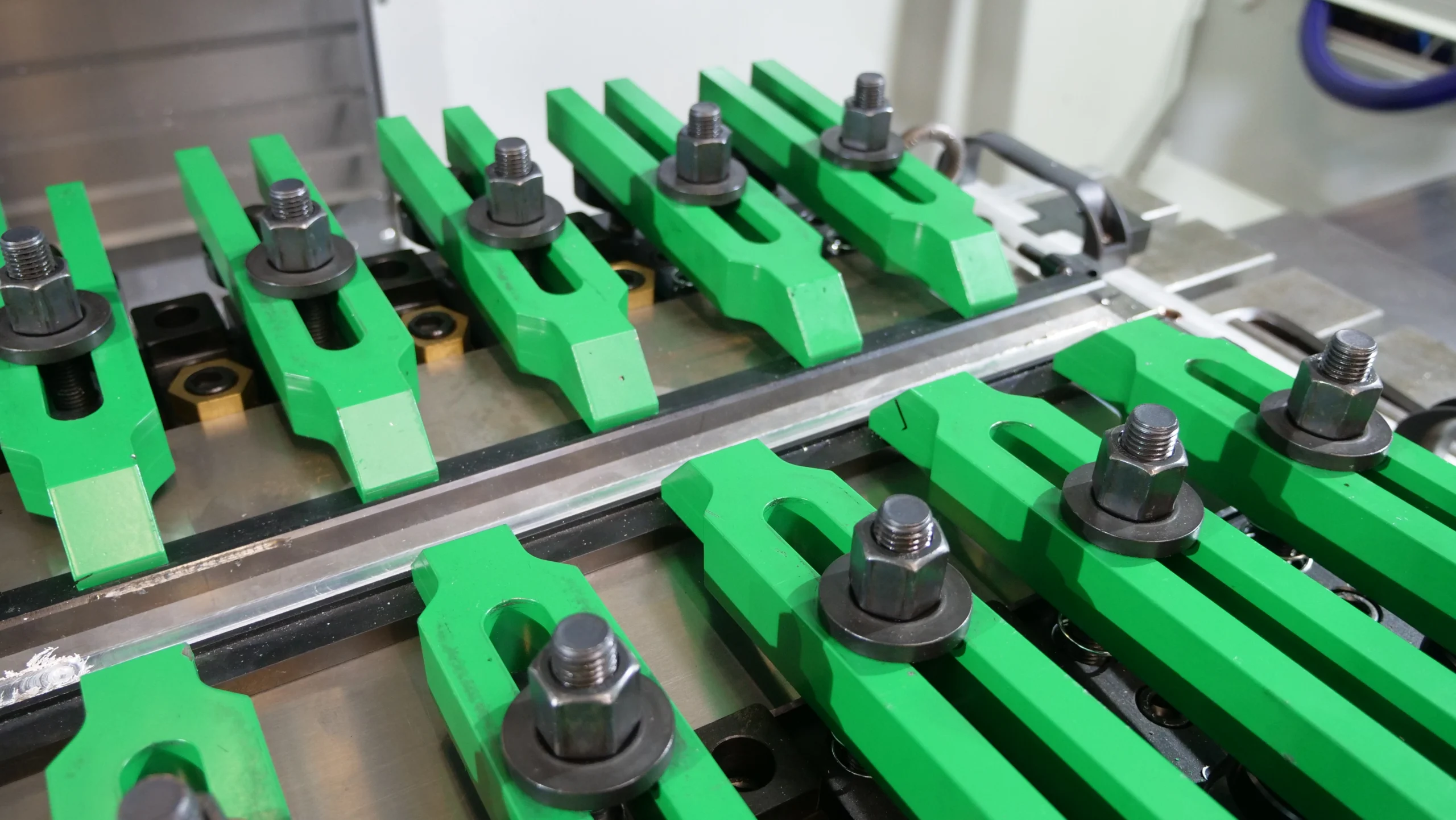FSW clamping system for tanks
